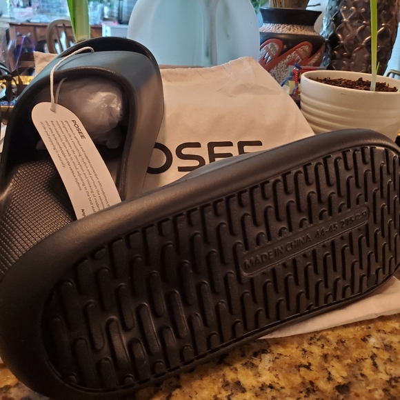 Posted Pillow Slides - Picture 4 of 4